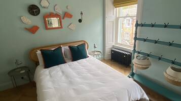 Luxury Room, 1 King Bed, Ensuite | Premium bedding, iron/ironing board, free WiFi, bed sheets