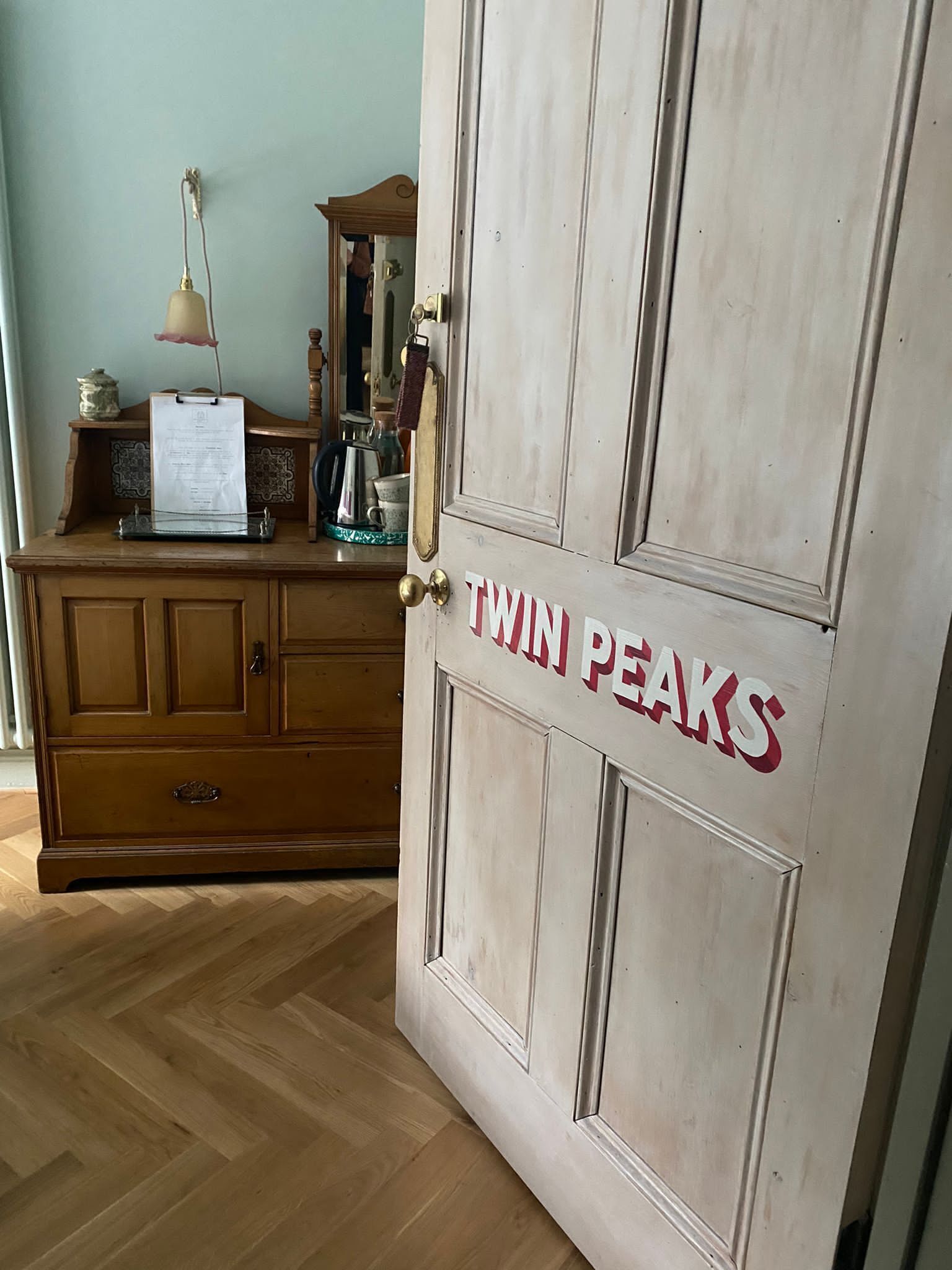 Ropa de cama de alta calidad y tabla de planchar con plancha 