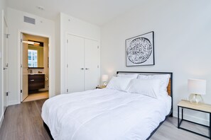 Executive Condo, 2 Bedrooms, Hot Tub, City View - Suite Digs Waterfront Court (Calgary)