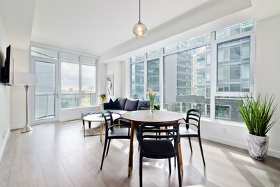 Suite Digs Waterfront Court