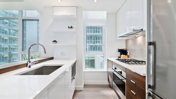 Executive Condo, 2 Bedrooms, Hot Tub, City View | Private kitchen | Full-sized fridge, microwave, oven, stovetop