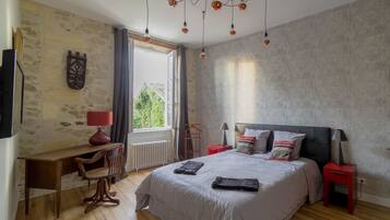 Quarto casal, para não fumantes (Paris) | Ferros/tábuas de passar roupa, berços grátis, Wi-Fi de cortesia