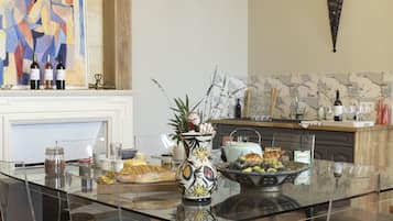 Petit déjeuner complet compris tous les jours