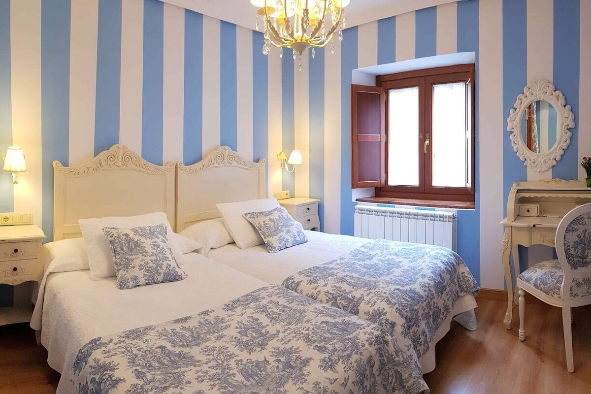 Comfort tweepersoonskamer, privébadkamer, uitzicht op de stad (La Azul) | Luxe beddengoed, donsdekens, Select Comfort-bedden, een laptopwerkplek