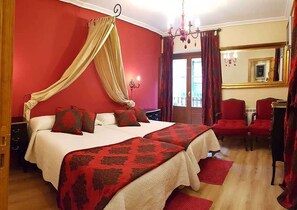 Romantic Double Room, Private Bathroom (La Roja) | Premium bedding, down comforters, Select Comfort beds - Legado De Ugarte (Laguardia)