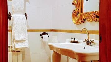 Dutxa, capçal de dutxa tipus cascada i articles de tocador gratuïts