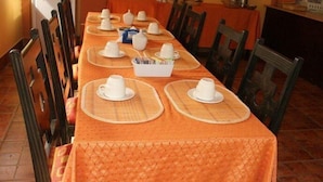 Free daily continental breakfast - Pumas Inn Machupicchu (Machu Picchu)