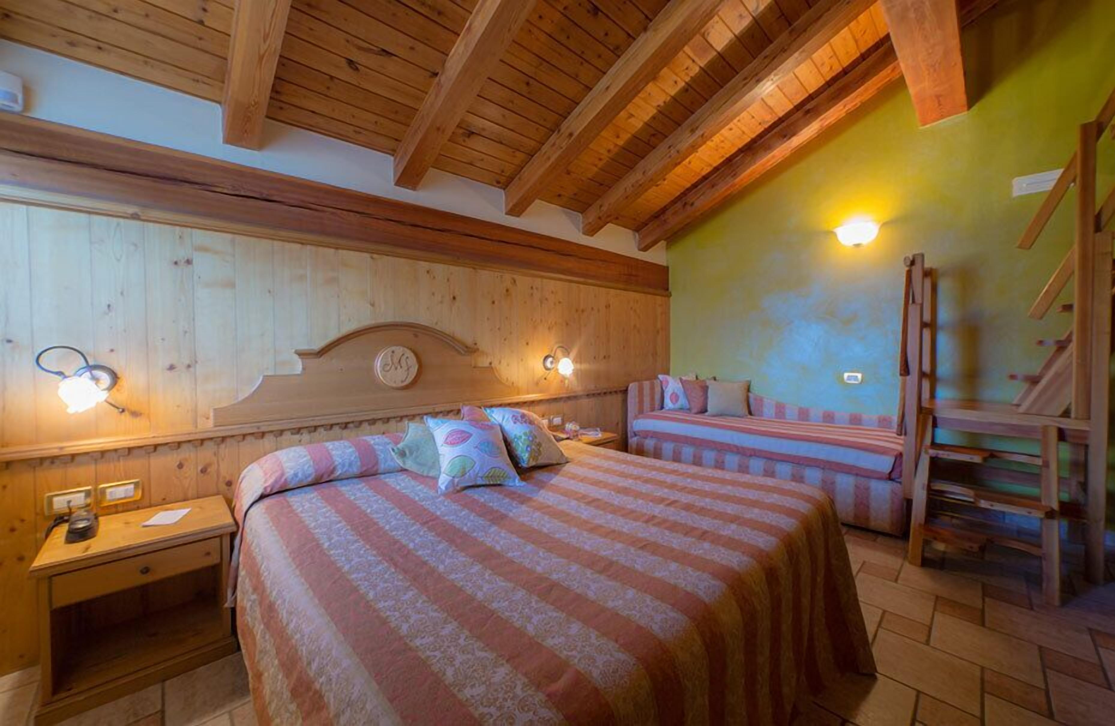 family room | 1 bedroom, in-room safe, desk, cots/infant beds