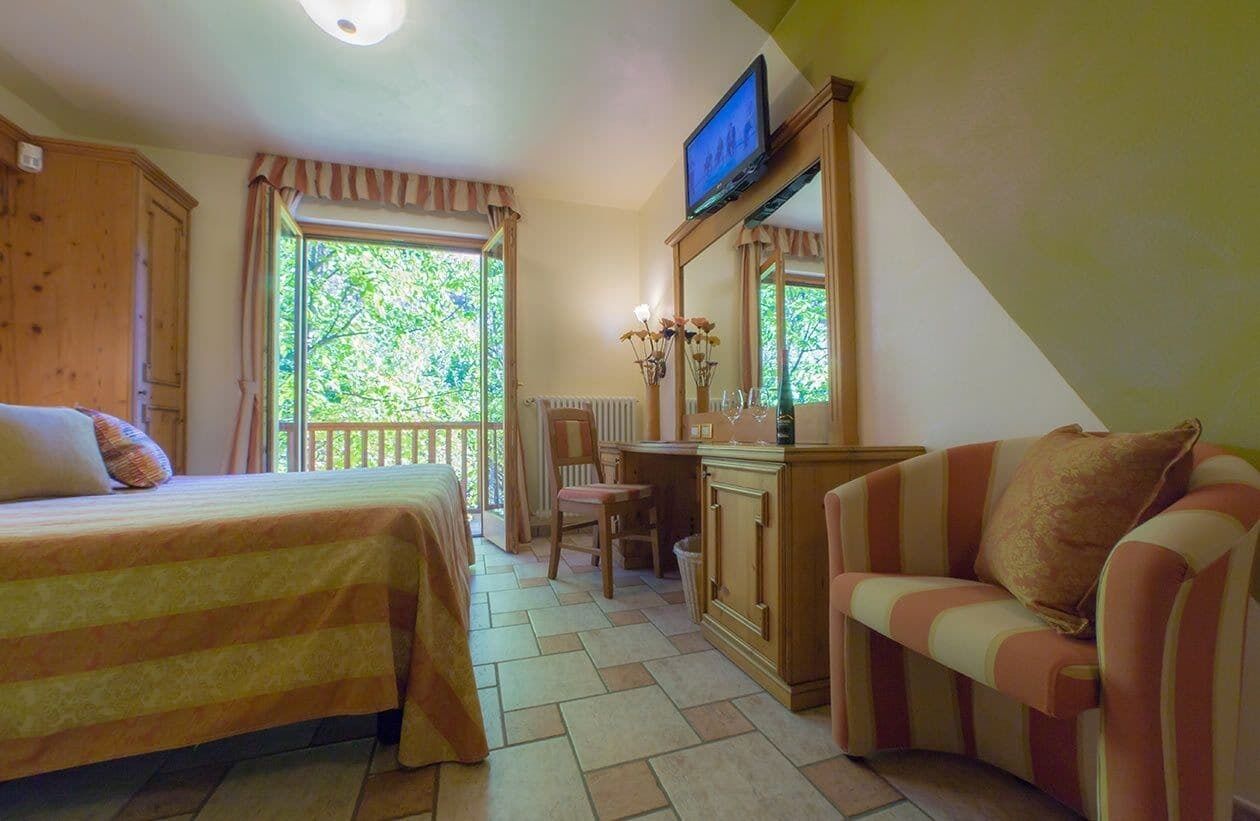 In-room safe, desk, cribs/infant beds, free WiFi