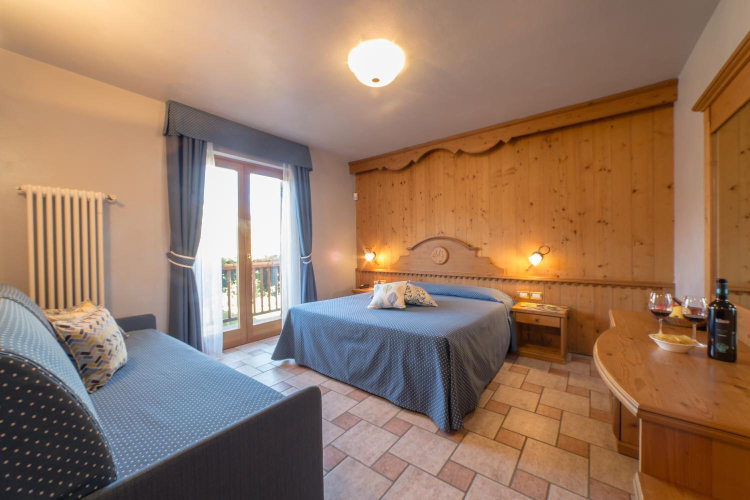 1 bedroom, in-room safe, desk, cots/infant beds