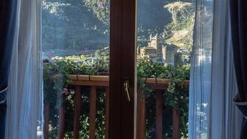 Deluxe Double or Twin Room (Castle View) | View from room