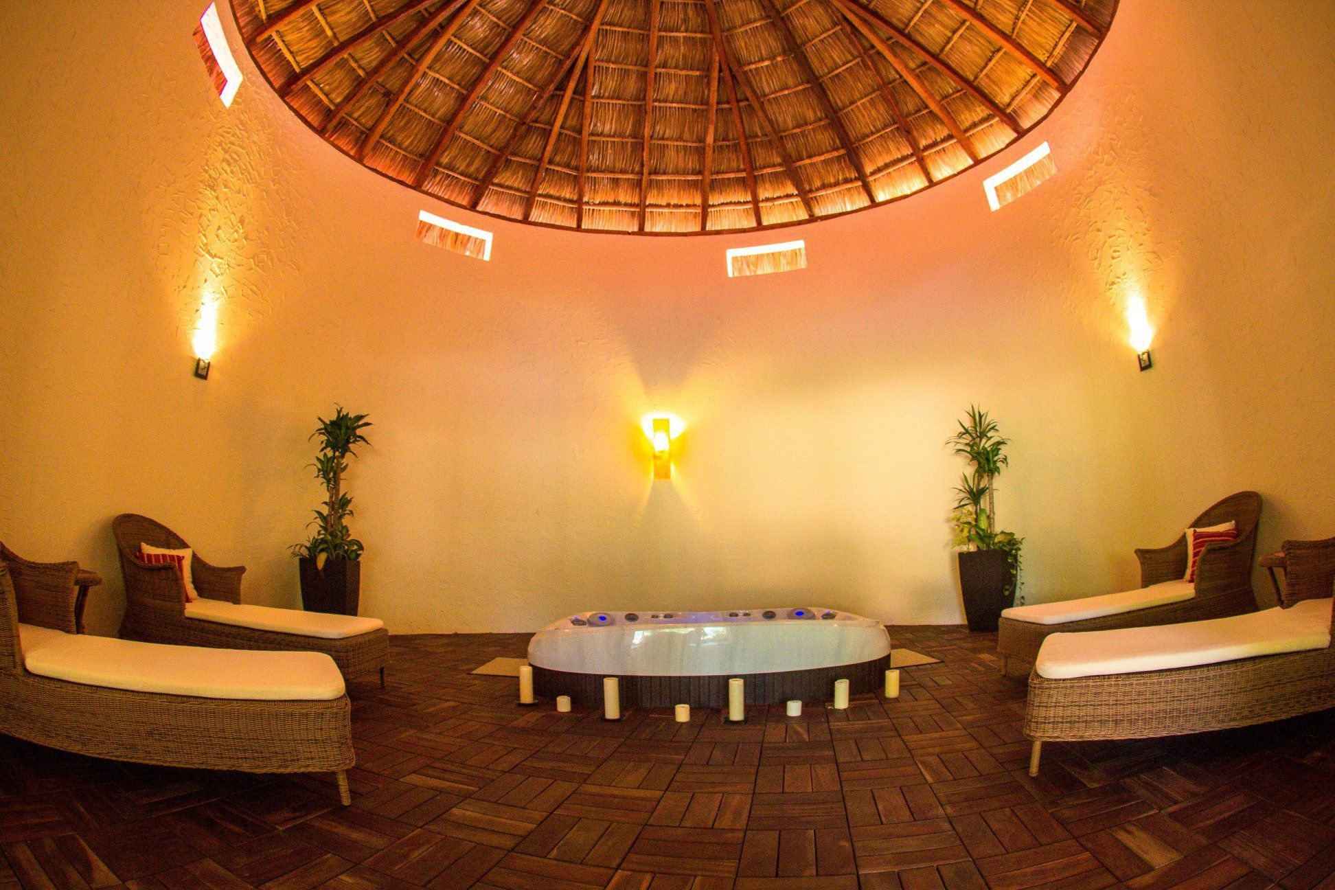 Salas de tratamientos para parejas, sauna, bañera de hidromasaje 