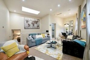 アパートメント 2 ベッドルーム | リビング エリア | スマートテレビ、Netflix