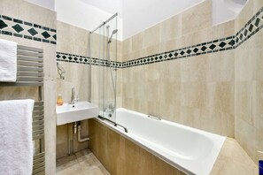 Apartment, 2 Schlafzimmer | Badezimmer | Kostenlose Toilettenartikel, Haartrockner, Handtücher