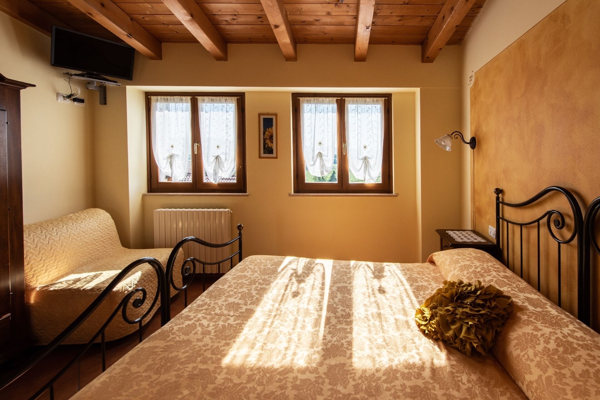 Doppia Tradizionale | Biancheria da letto di alta qualità, una scrivania, Wi-Fi gratuito