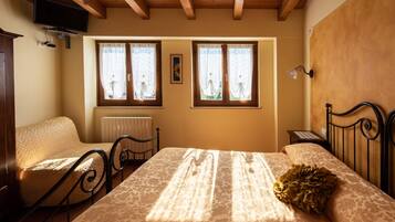 Doppia Tradizionale | Biancheria da letto di alta qualità, una scrivania, Wi-Fi gratuito