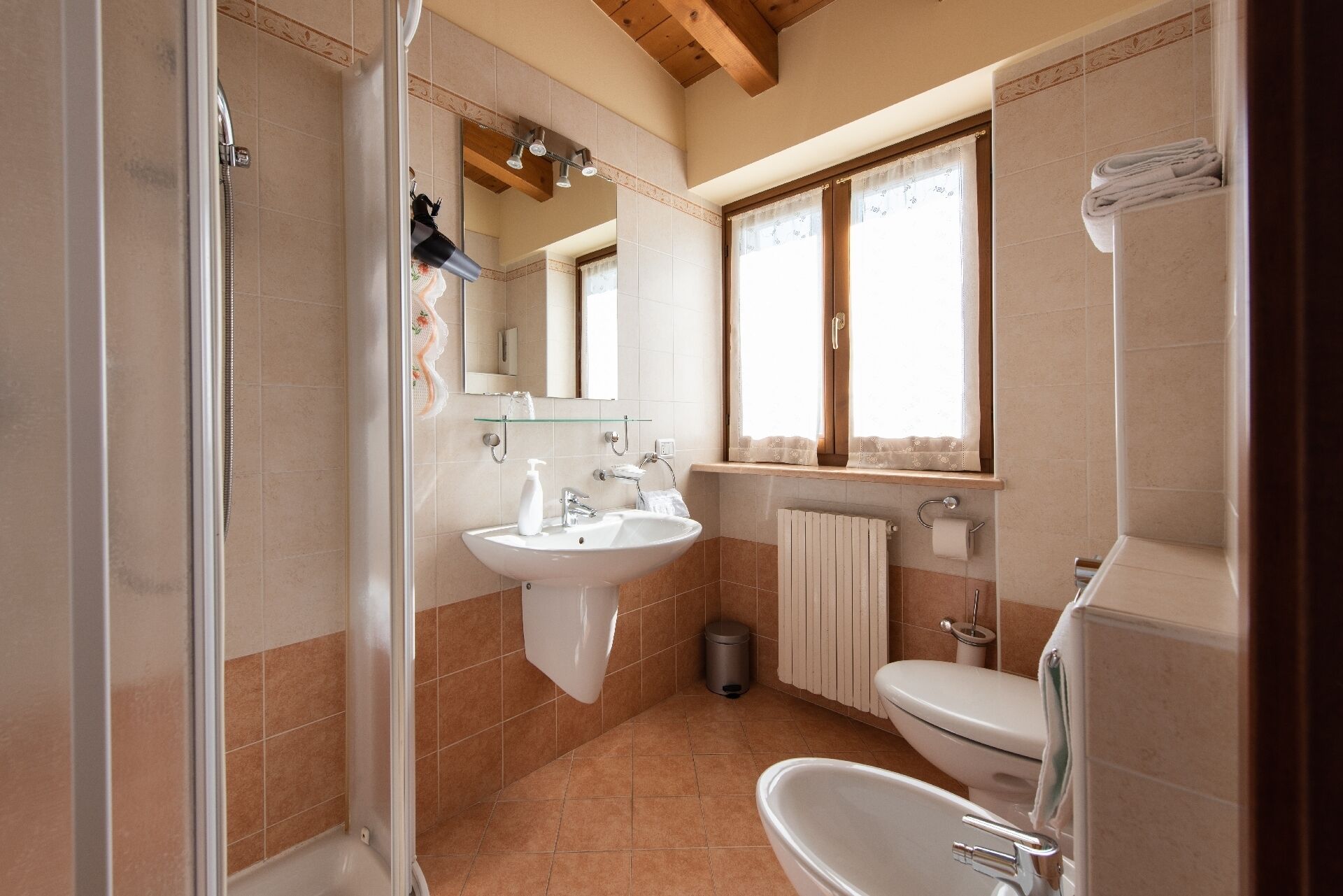 Traditional-Doppelzimmer | Badezimmer