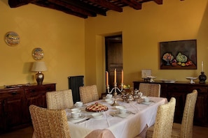 Daily continental breakfast for a fee - Ridocco Agriturismo (Campofiorito)