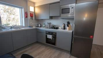 Penthouse | Private kitchen | Fridge, microwave