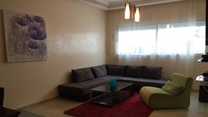 Apartment, 2 Bedrooms | Living area | 40-inch LCD TV with satellite channels, TV, DVD player - Bel Appartement à Louer (Tangier)