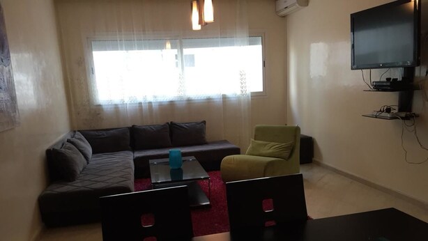 Apartment, 2 Bedrooms | Living room | 40-inch LCD TV with satellite channels, TV, DVD player - Bel Appartement à Louer (Tangier)