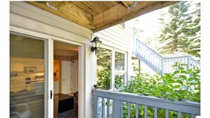 Family Condo, 1 Queen Bed with Sofa bed, Non Smoking, Mountainside | Garden view - Rustic Mountainside Chalet - Unit 902 (The Blue Mountains)