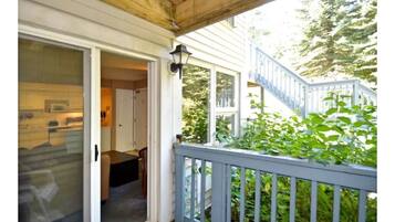 Family Condo, 1 Queen Bed with Sofa bed, Non Smoking, Mountainside | Garden view