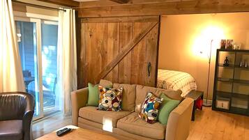 Family Condo, 1 Queen Bed with Sofa bed, Non Smoking, Mountainside | Iron/ironing board, free WiFi, bed sheets