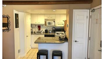 Family Condo, 1 Queen Bed with Sofa bed, Non Smoking, Mountainside | Private kitchen