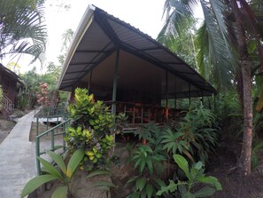 Exterior - Jonny's cabins drake day (Drake Bay)