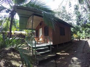 Kamar Triple, Beberapa Tempat Tidur, Bebas Asap Rokok, pemandangan gunung | Pemandangan balkon