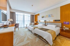 A hotel room with two beds, a desk, a chair, and a TV. - Jialuan International Hotel (Taizhou)