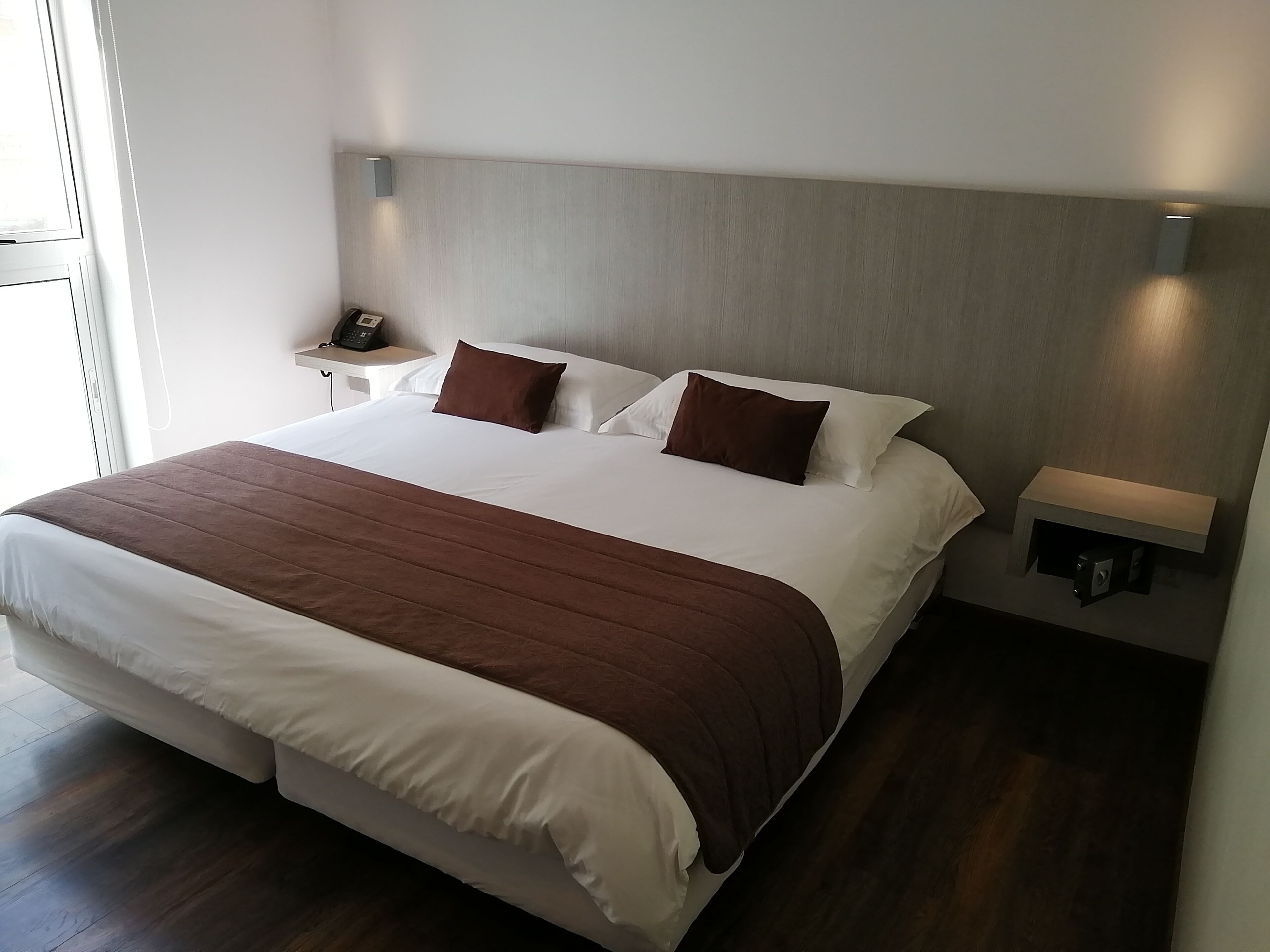 double room, 1 double bed, non smoking | in-room safe, blackout curtains, soundproofing, iron/ironing board