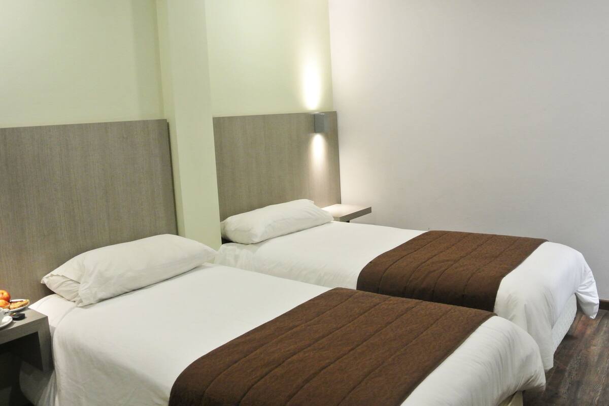 Doppelzimmer, 2 Einzelbetten