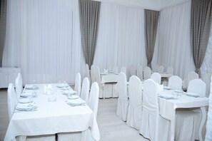 Termasuk sarapan masakan tempatan setiap hari 