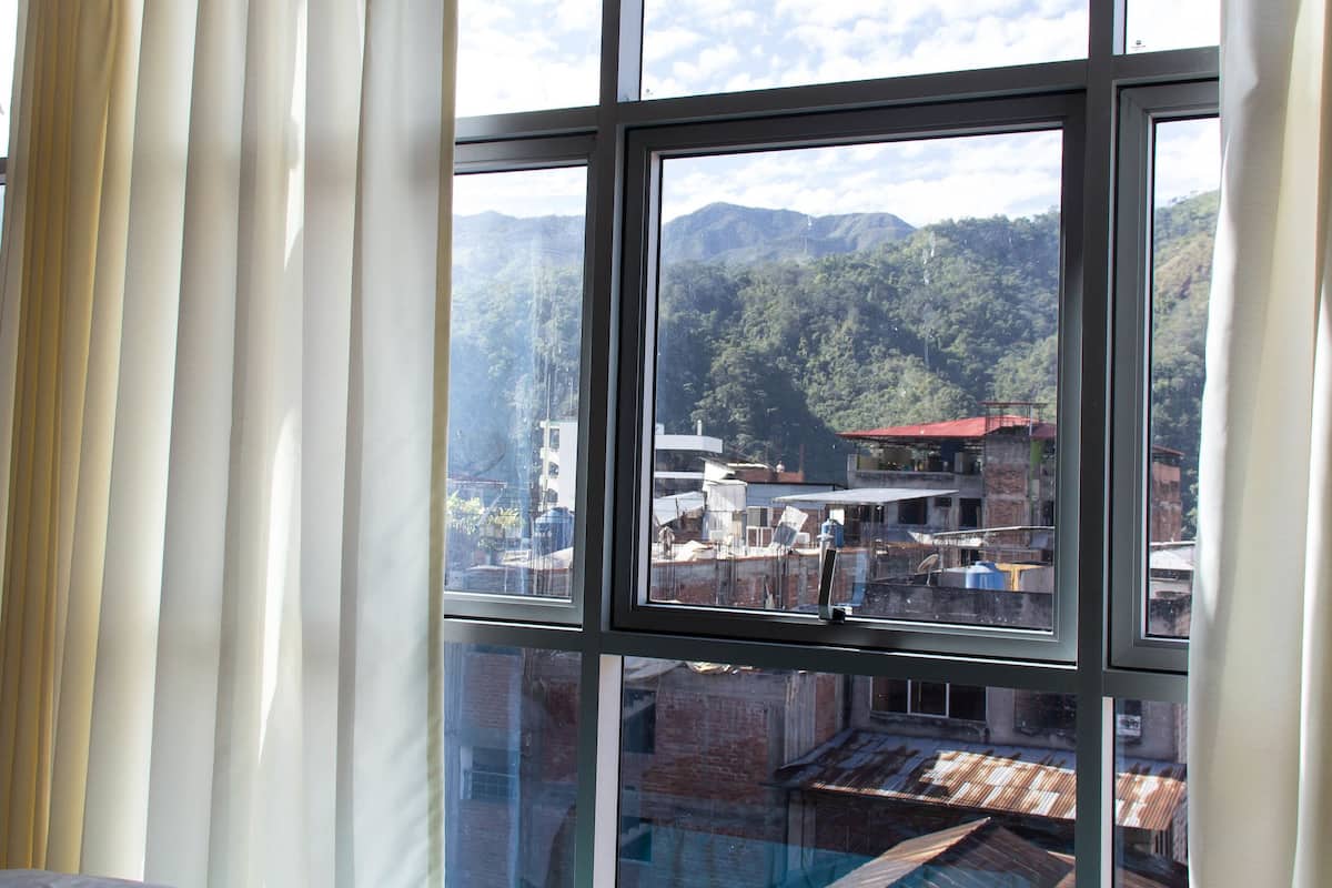 Free WiFi, bed sheets, wheelchair access