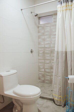 Appartamento, 1 camera da letto | Bagno | Doccia, asciugamani, sapone, shampoo