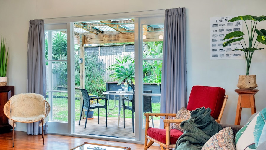 Sunny Grey Lynn Holiday Home