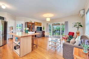 Interior - Sunny Grey Lynn Holiday Home (Auckland)