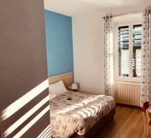 Roba de llit d'alta qualitat, escriptori i habitacions insonoritzades 