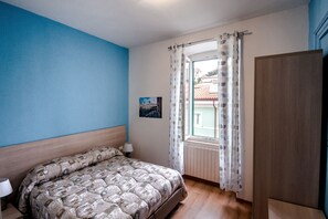 Exclusive-Doppel- oder -Zweibettzimmer, Nichtraucher, eingeschränkter Meerblick | Hochwertige Bettwaren, Schreibtisch, schallisolierte Zimmer
