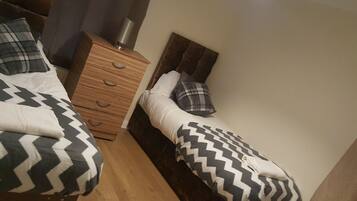 Premium Apartment, 2 Bedrooms, Kitchen | Iron/ironing board, free WiFi, bed sheets