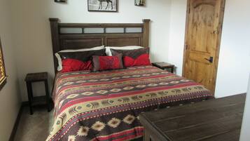 Lyxigt townhome - 1 kingsize-säng med bäddsoffa - utsikt mot golfbanan | 6 sovrum, unika möbler, skrivbord och strykjärn/strykbräda