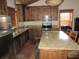 华丽联排别墅, 1 张特大床, 无烟房, 山景 | 私人厨房 | 冰箱、微波炉、茶具/咖啡用具、烤面包机