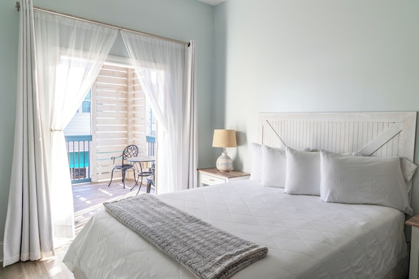 Quarto casal luxo, 2 camas Queen, para não fumantes, vista parcial para o oceano | Vista do quarto