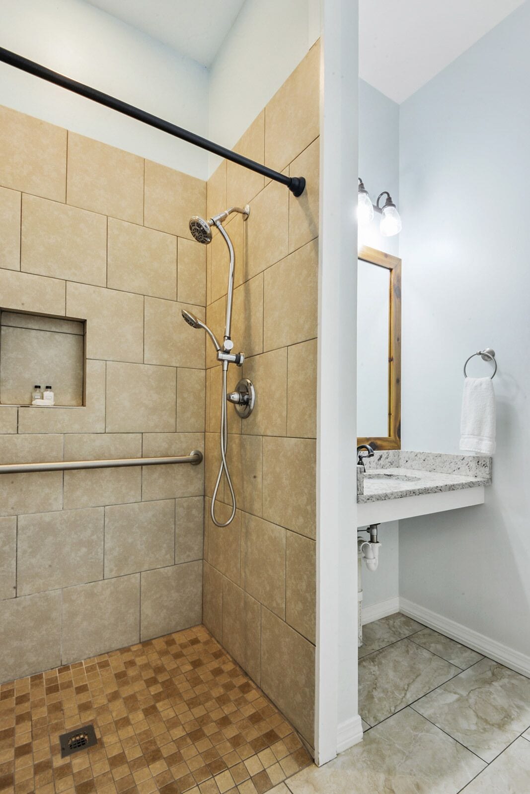 standard double room, 1 king bed, accessible, non smoking | bathroom | free toiletries, hair dryer, towels, soap