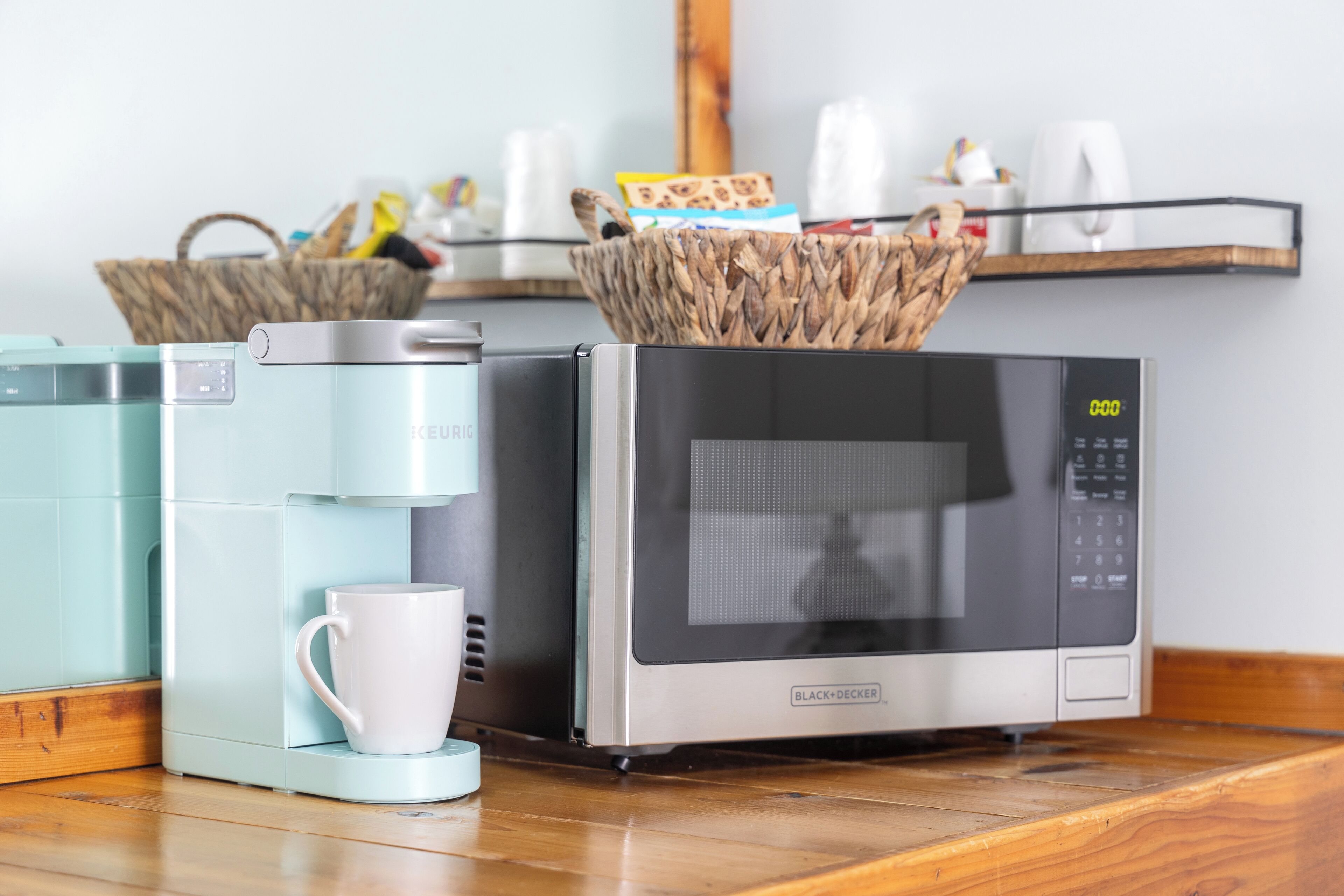 1 bedroom, desk, blackout curtains, soundproofing