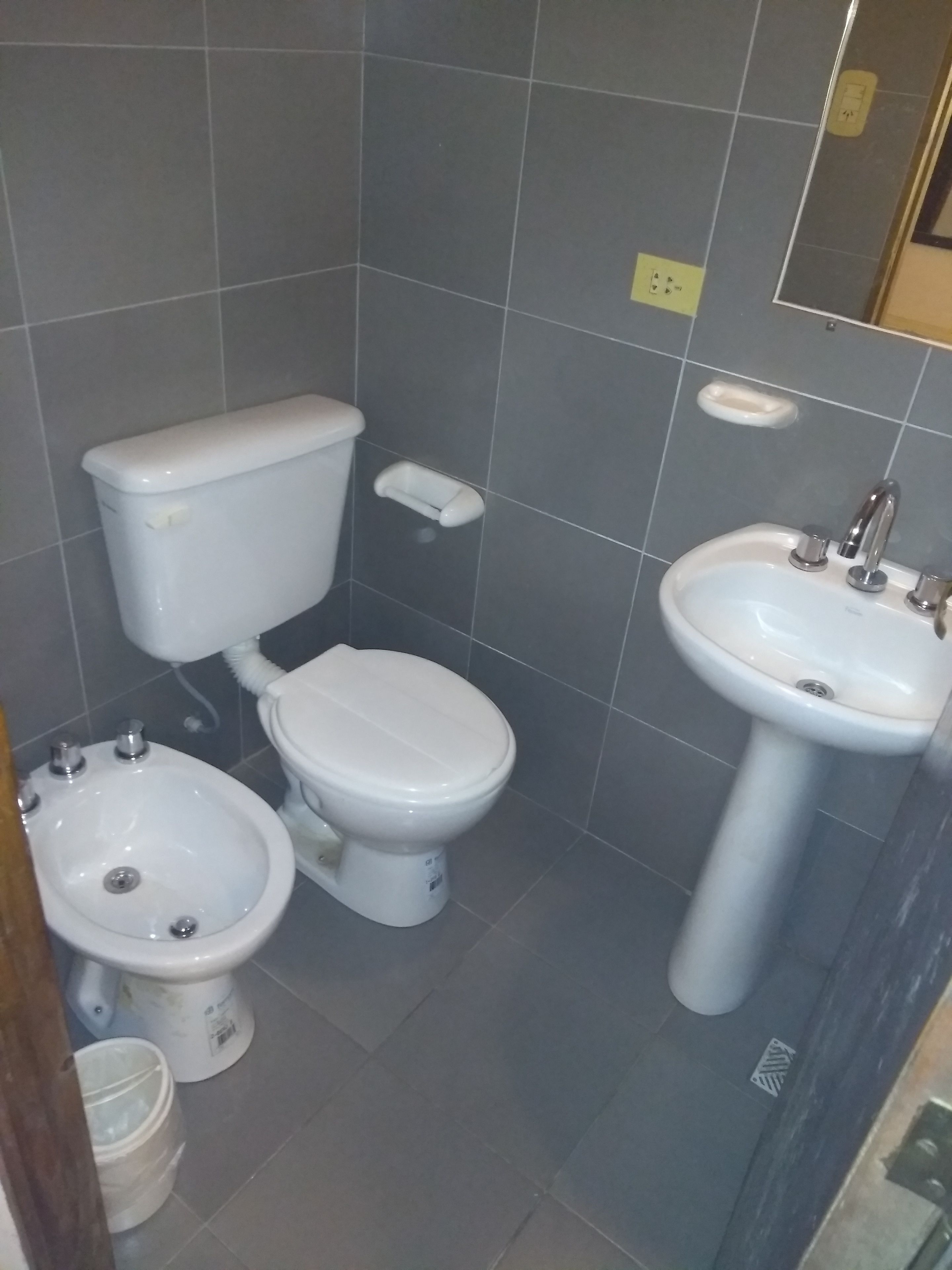 single room, 1 single bed, non smoking | bathroom | combined shower/bathtub, towels