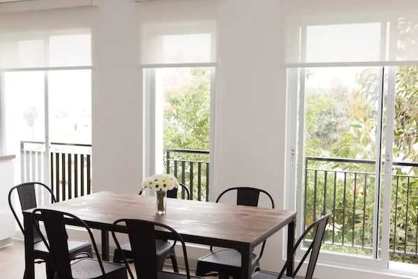 Apartment, 1 Schlafzimmer | Essbereich im Zimmer