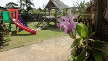 Children’s play area – outdoor